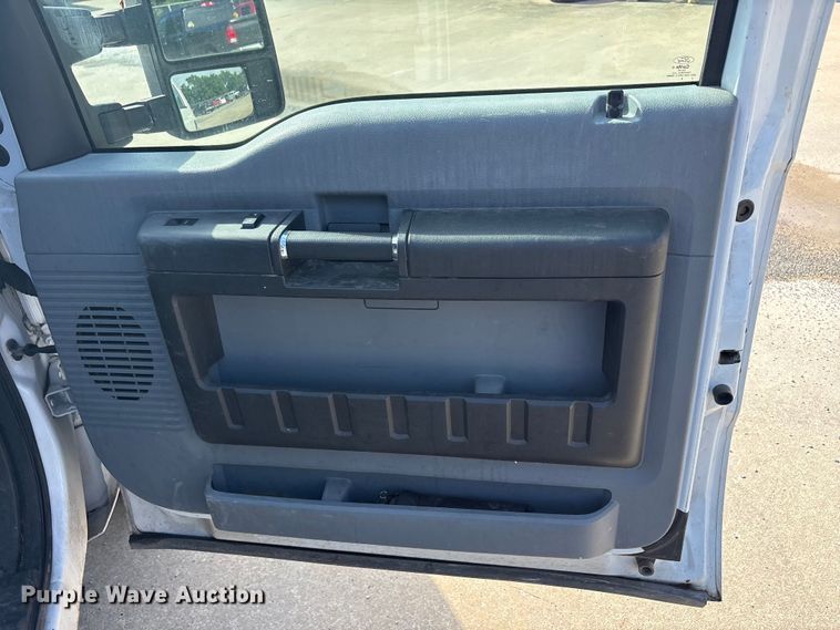 image for item EU5567 2015 Ford F250 Super Duty Ext. Cab flatbed pickup truck