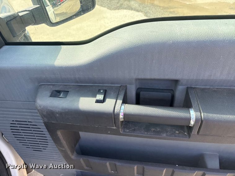 image for item EU5567 2015 Ford F250 Super Duty Ext. Cab flatbed pickup truck