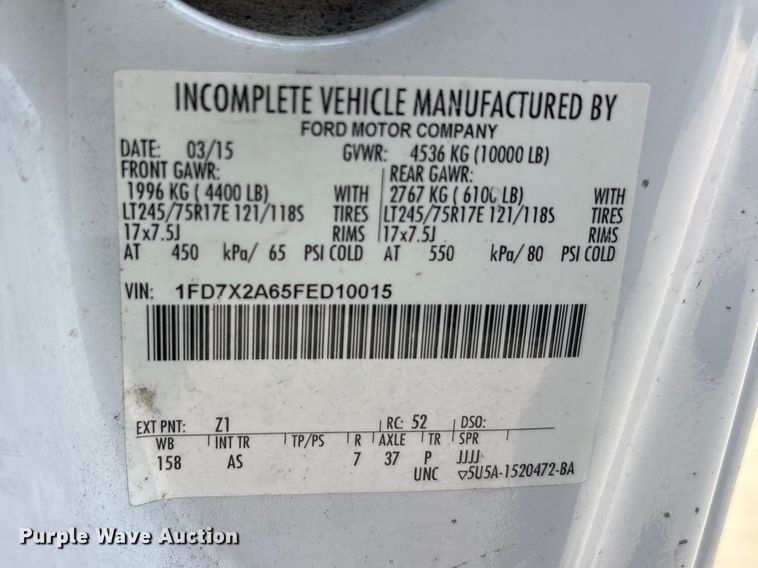image for item EU5567 2015 Ford F250 Super Duty Ext. Cab flatbed pickup truck