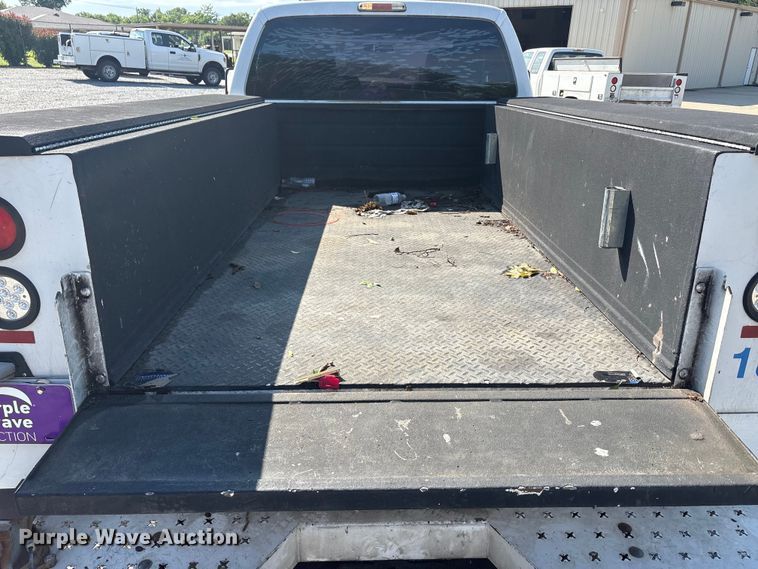 image for item EU5568 2016 Ford F250 Super Duty Ext. Cab utility bed pickup truck