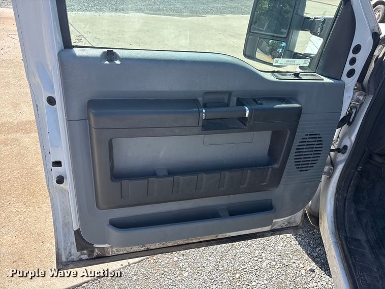 image for item EU5568 2016 Ford F250 Super Duty Ext. Cab utility bed pickup truck