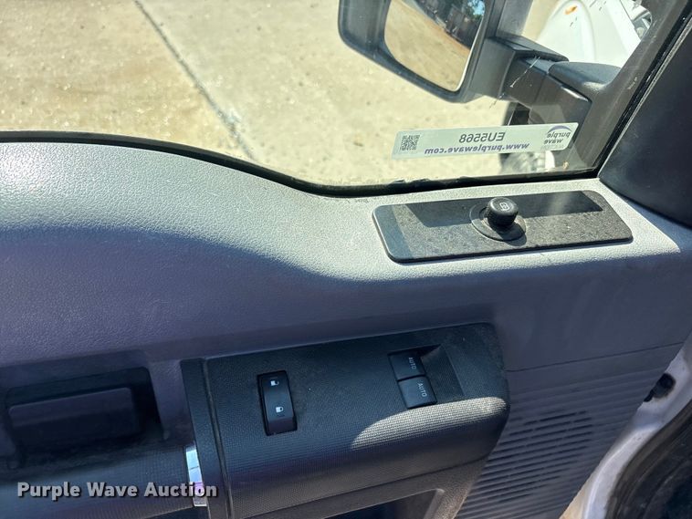 image for item EU5568 2016 Ford F250 Super Duty Ext. Cab utility bed pickup truck