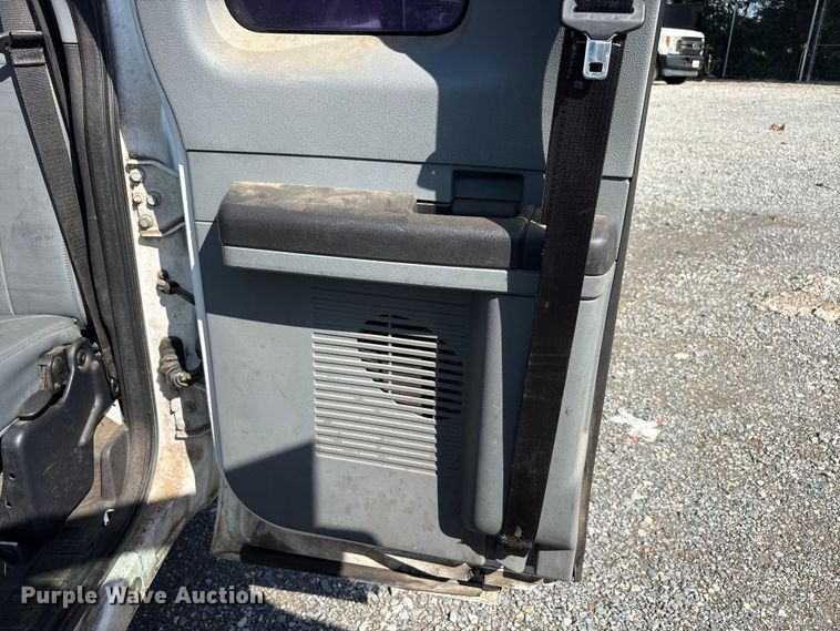 image for item EU5568 2016 Ford F250 Super Duty Ext. Cab utility bed pickup truck