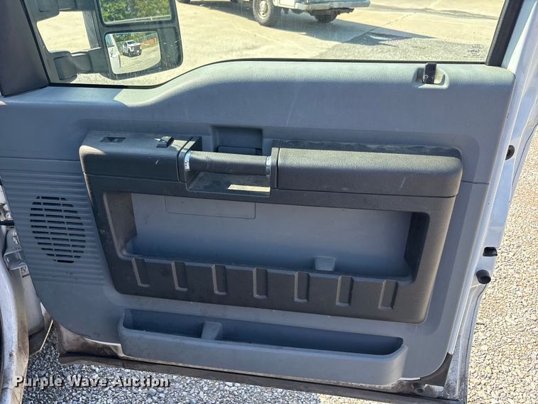 image for item EU5568 2016 Ford F250 Super Duty Ext. Cab utility bed pickup truck