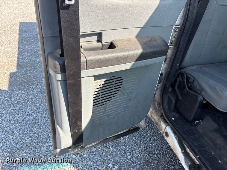 image for item EU5568 2016 Ford F250 Super Duty Ext. Cab utility bed pickup truck