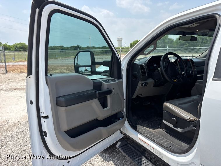 image for item EU5598 2019 Ford F550 Super Duty truck cab and chassis