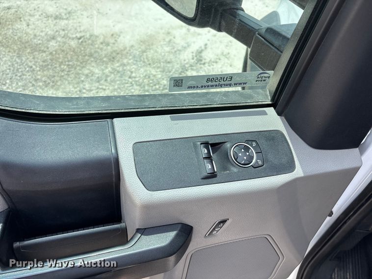 image for item EU5598 2019 Ford F550 Super Duty truck cab and chassis
