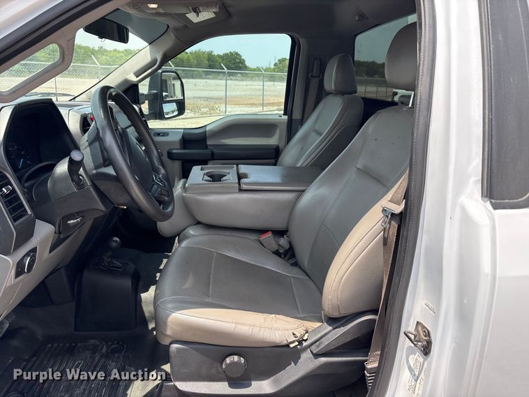 image for item EU5598 2019 Ford F550 Super Duty truck cab and chassis