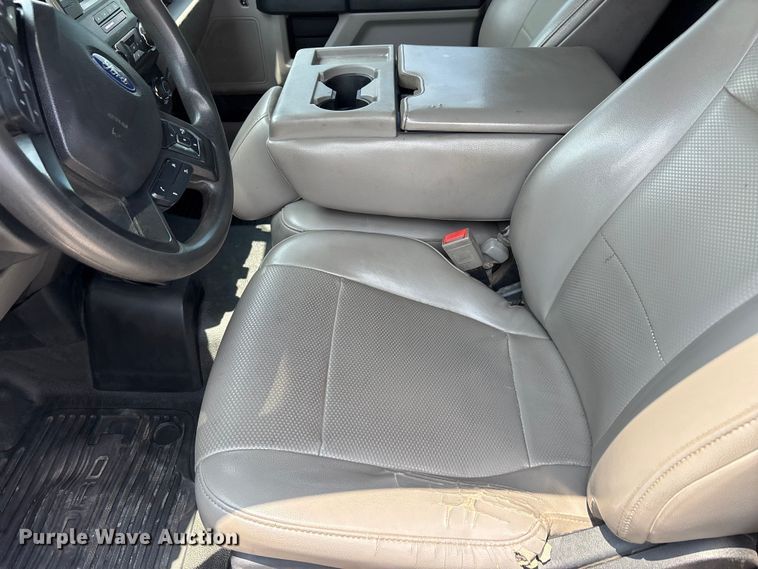 image for item EU5598 2019 Ford F550 Super Duty truck cab and chassis