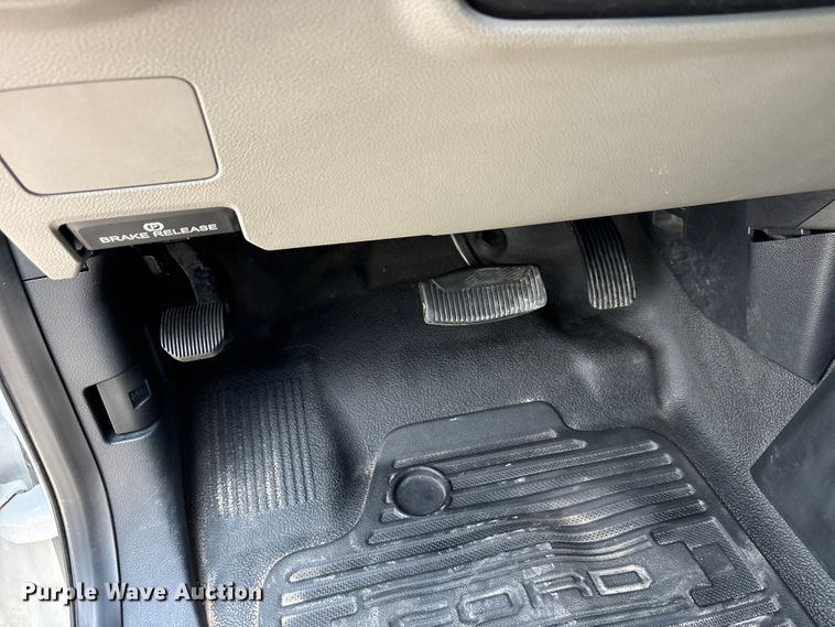 image for item EU5598 2019 Ford F550 Super Duty truck cab and chassis
