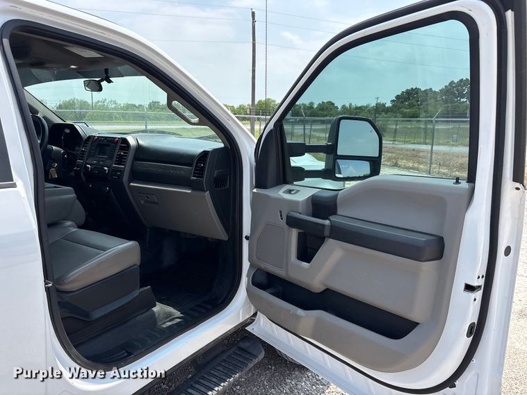 image for item EU5598 2019 Ford F550 Super Duty truck cab and chassis