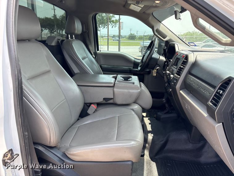 image for item EU5598 2019 Ford F550 Super Duty truck cab and chassis