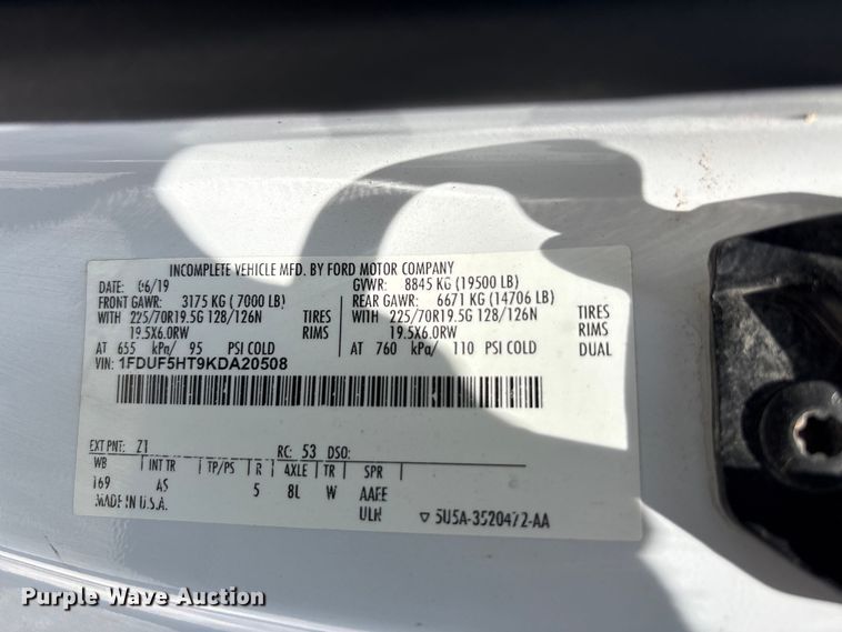 image for item EU5598 2019 Ford F550 Super Duty truck cab and chassis