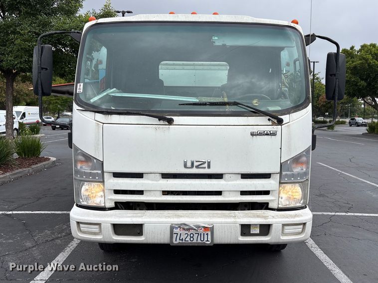 image for item EU8689 2015 Isuzu NPR box truck
