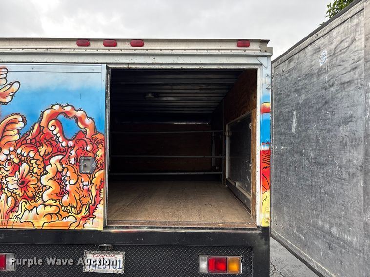 image for item EU8689 2015 Isuzu NPR box truck