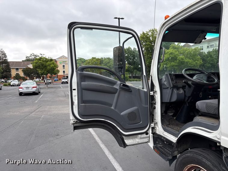 image for item EU8689 2015 Isuzu NPR box truck