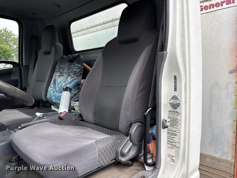image for item EU8689 2015 Isuzu NPR box truck