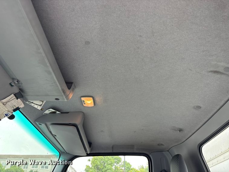 image for item EU8689 2015 Isuzu NPR box truck