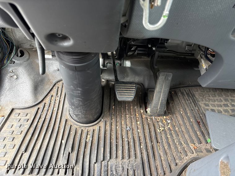 image for item EU8689 2015 Isuzu NPR box truck