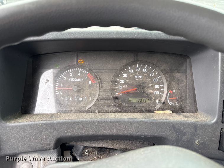 image for item EU8689 2015 Isuzu NPR box truck