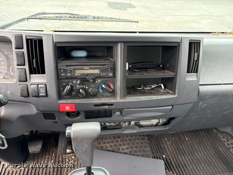 image for item EU8689 2015 Isuzu NPR box truck