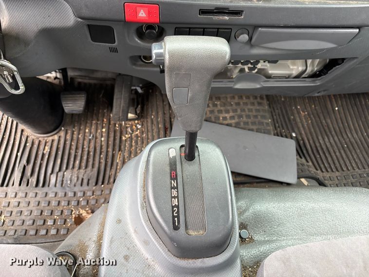 image for item EU8689 2015 Isuzu NPR box truck