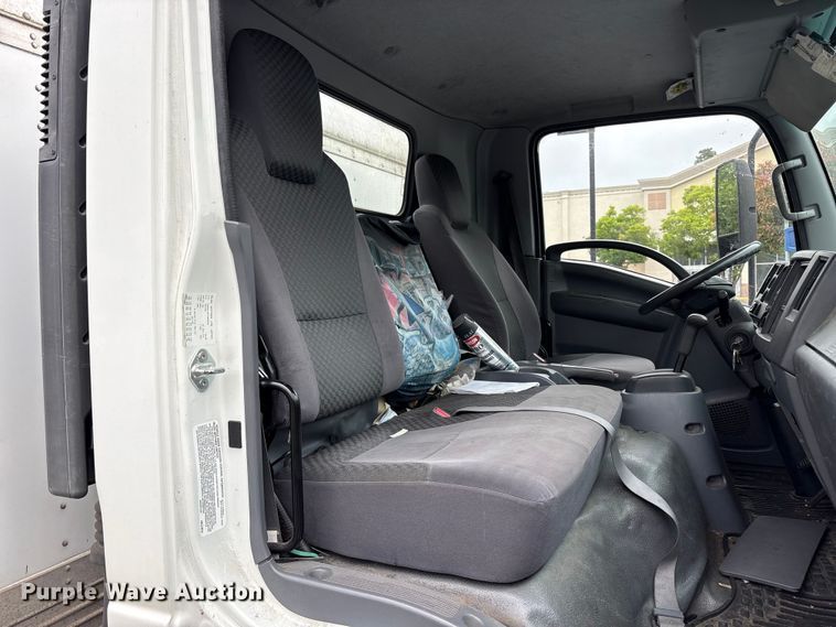 image for item EU8689 2015 Isuzu NPR box truck