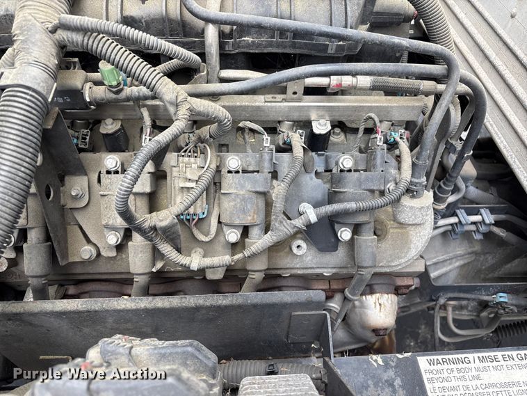 image for item EU8689 2015 Isuzu NPR box truck