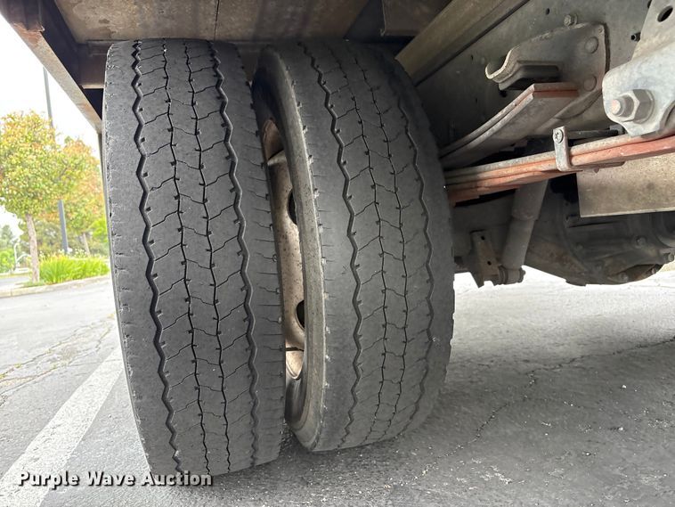 image for item EU8689 2015 Isuzu NPR box truck