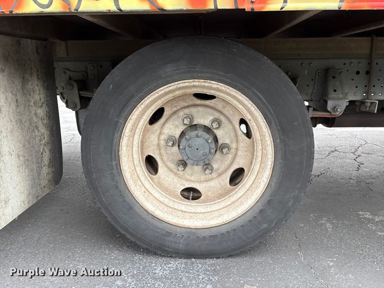 image for item EU8689 2015 Isuzu NPR box truck