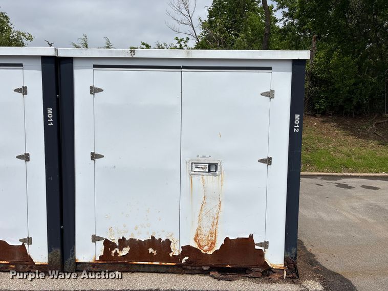 image for item EW0047 (2) storage containers