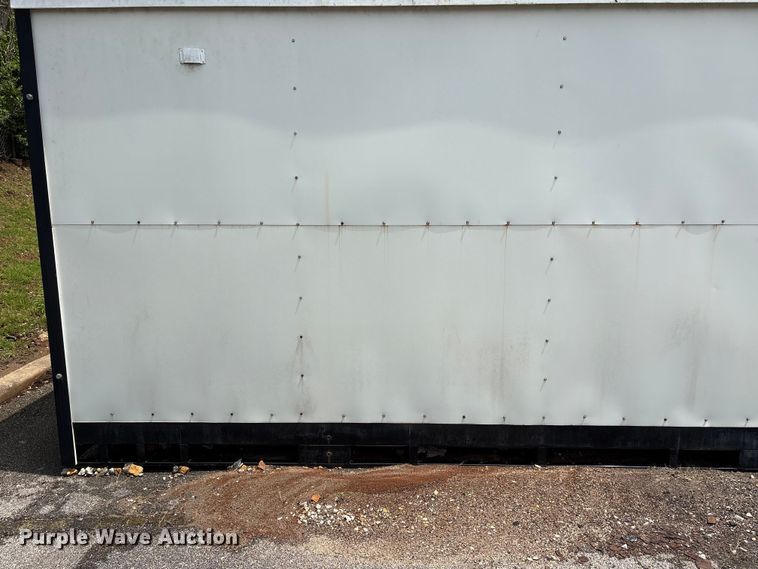 image for item EW0047 (2) storage containers