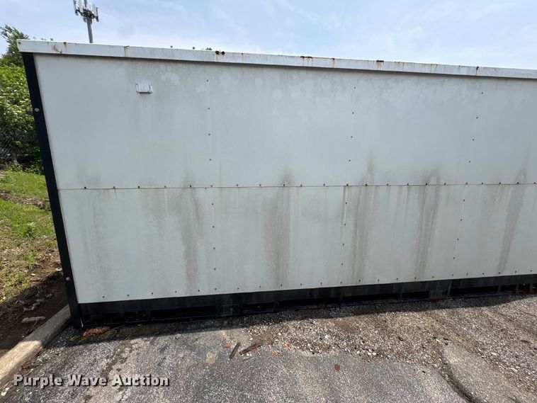 image for item EW0051 (2) storage containers