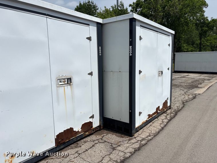 image for item EW0051 (2) storage containers