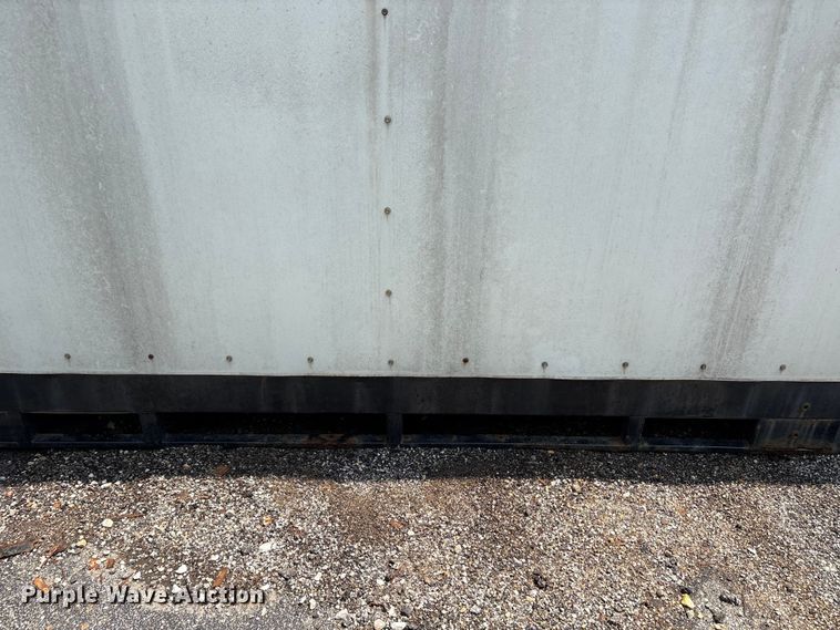 image for item EW0051 (2) storage containers