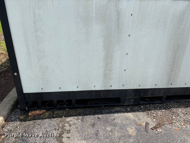 image for item EW0051 (2) storage containers
