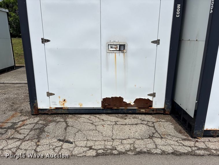 image for item EW0051 (2) storage containers