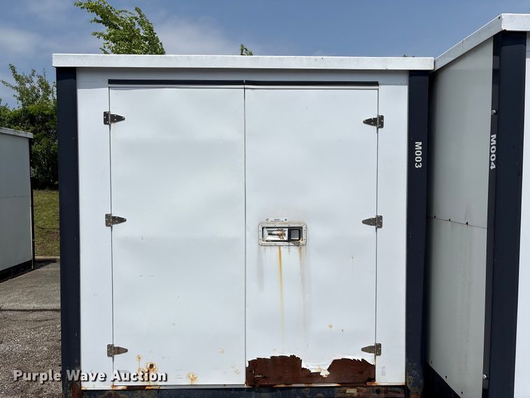 image for item EW0051 (2) storage containers