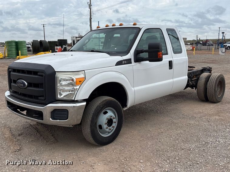image for item EW0069 2016 Ford F-350 Ext. Cab pickup truck cab and chassis