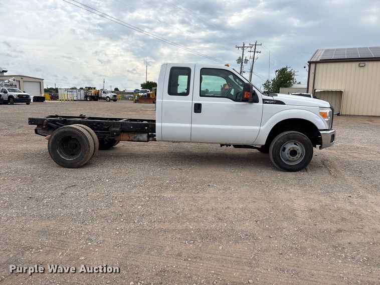 image for item EW0069 2016 Ford F-350 Ext. Cab pickup truck cab and chassis