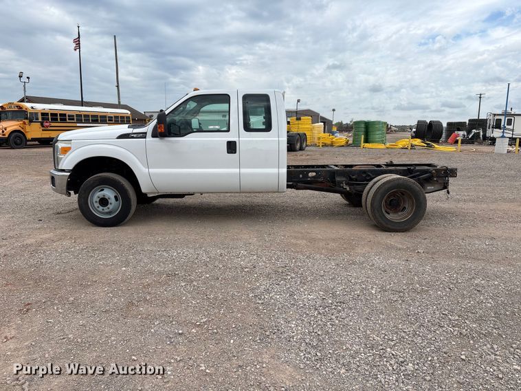 image for item EW0069 2016 Ford F-350 Ext. Cab pickup truck cab and chassis