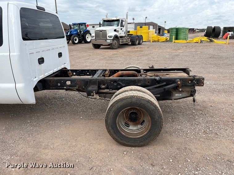 image for item EW0069 2016 Ford F-350 Ext. Cab pickup truck cab and chassis