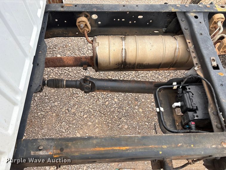 image for item EW0069 2016 Ford F-350 Ext. Cab pickup truck cab and chassis