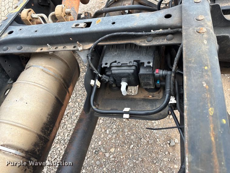 image for item EW0069 2016 Ford F-350 Ext. Cab pickup truck cab and chassis