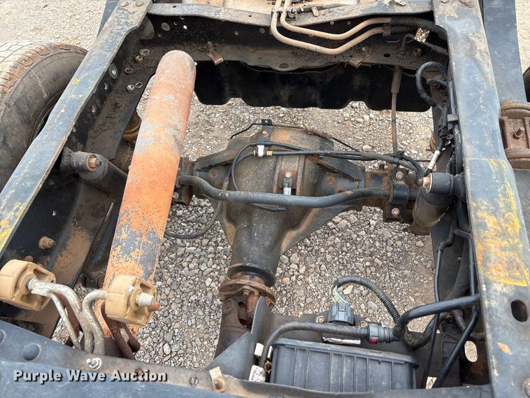 image for item EW0069 2016 Ford F-350 Ext. Cab pickup truck cab and chassis