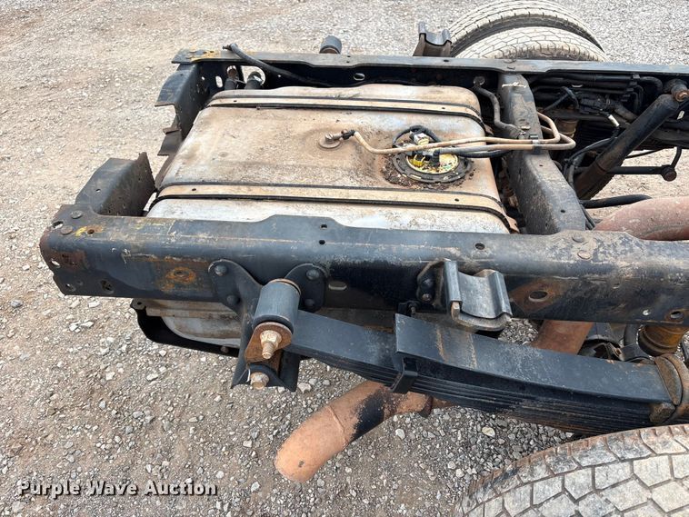 image for item EW0069 2016 Ford F-350 Ext. Cab pickup truck cab and chassis