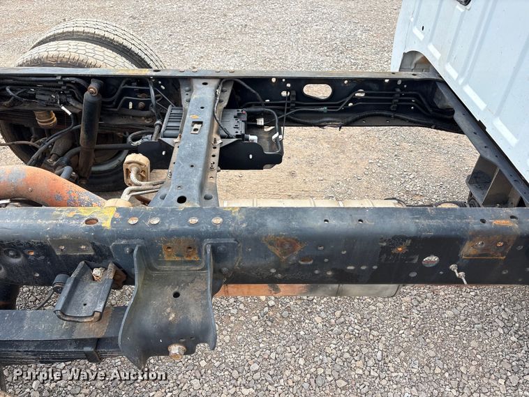 image for item EW0069 2016 Ford F-350 Ext. Cab pickup truck cab and chassis