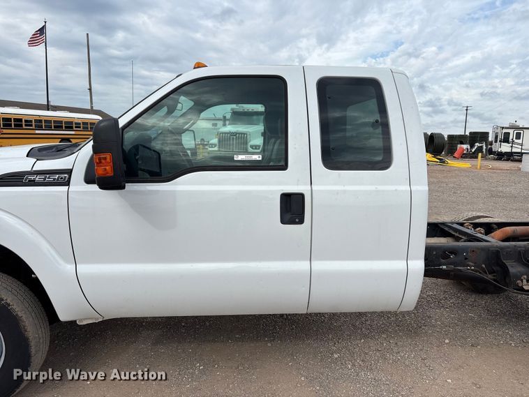 image for item EW0069 2016 Ford F-350 Ext. Cab pickup truck cab and chassis