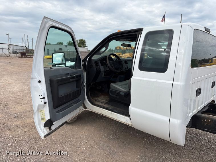 image for item EW0069 2016 Ford F-350 Ext. Cab pickup truck cab and chassis