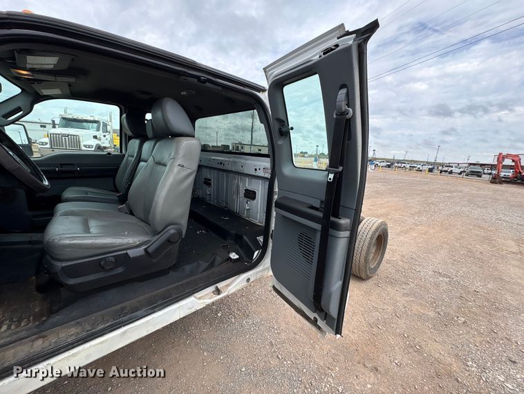 image for item EW0069 2016 Ford F-350 Ext. Cab pickup truck cab and chassis